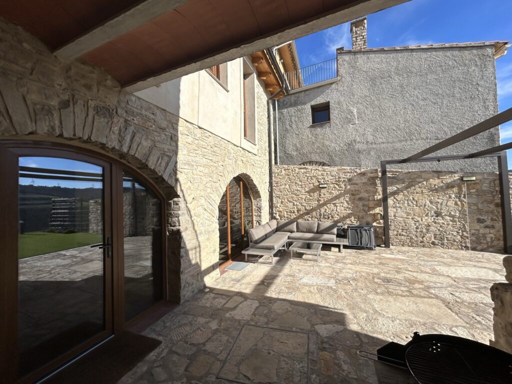 Zona jardín chill-out sofa Cal Bertran